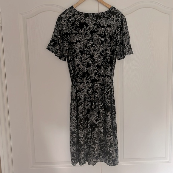 NEW Northern Reflections Black and white Floral pattern dress with pockets - Picture 9 of 12